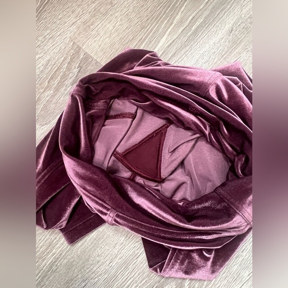Lululemon Special Edition Velvet Leggings Size 6 - Picture 7 of 9